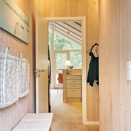 Spacious Holiday In Near Sea